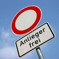 Verkehrsschild Anlieger frei.