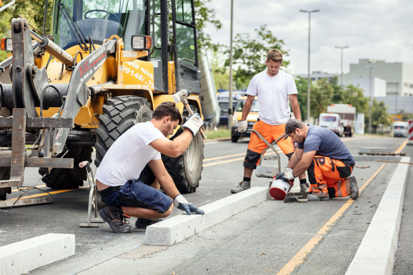 Arbeiter auf einer Straßenbaustelle in Nürnberg.