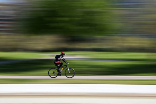 © pixabay Schneller Raddahrer auf einem Radschnellweg. © pixabay