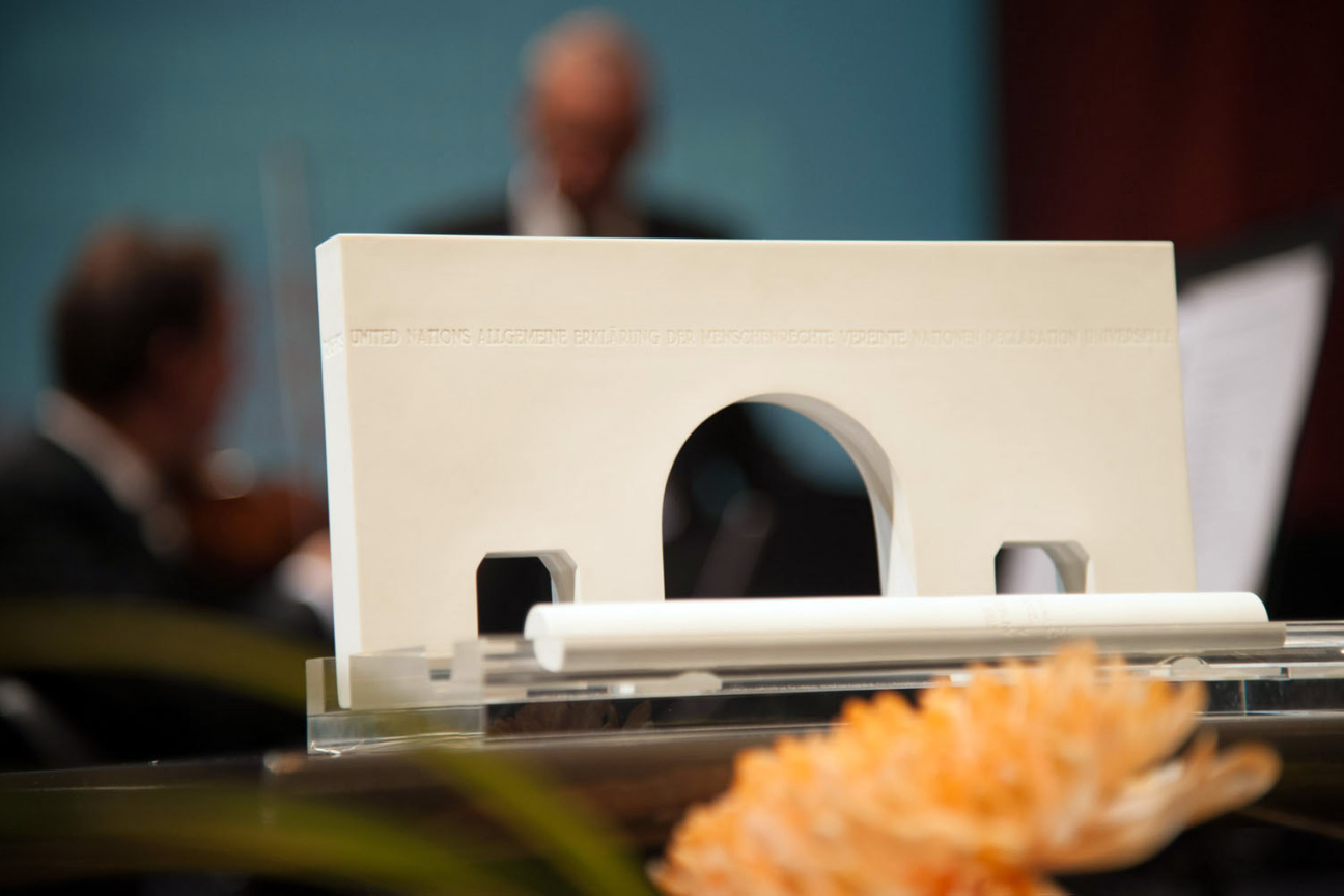 Bild © Christine Dierenbach / Stadt Nürnberg Skulptur des Internationalen Nürnberger Menschenrechtspreises in Form des Kartäusertors., Bild © Christine Dierenbach / Stadt Nürnberg