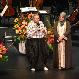 ( Bild: Christine Dierenbach / Christine Dierenbach / Stadt Nürnberg ) Die 16. Verleihung der mit 25.000 Euro dotierten Auszeichnung fand im voll besetzten Opernhaus des Staatstheaters vor rund 1.000 Gästen statt.