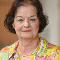 Porträt der Bürgermedaillenträgerin Angelika Weikert aus dem Jahr 2024.