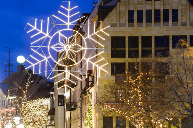 Weihnachtsbeleuchtung in der Innenstadt.