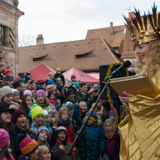 ( Bild: Robert Hackner / Stadt Nürnberg ) Weihnachtsmarkt in Schloss Almoshof